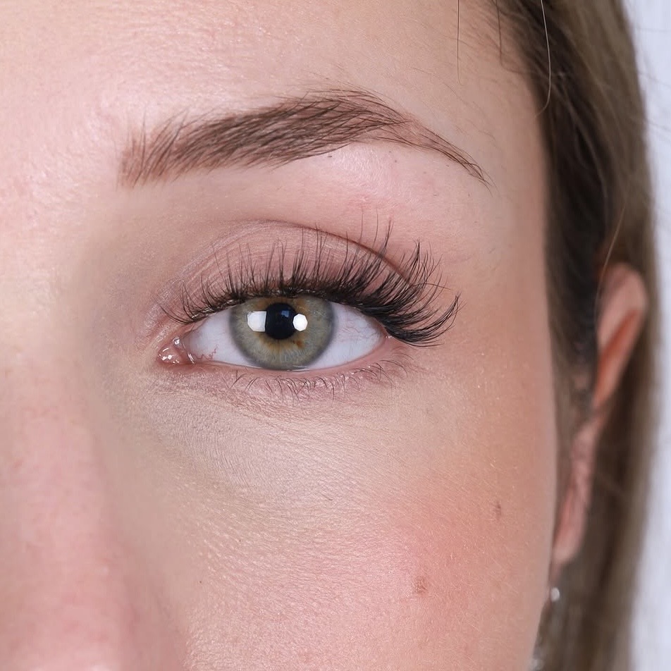 Gros plan sur la pose Flash Lash